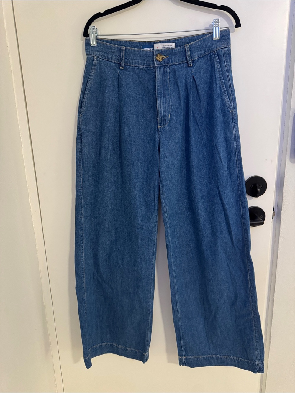 Old Navy Relaxed Wide-Leg Denim Jeans in Medium Blue